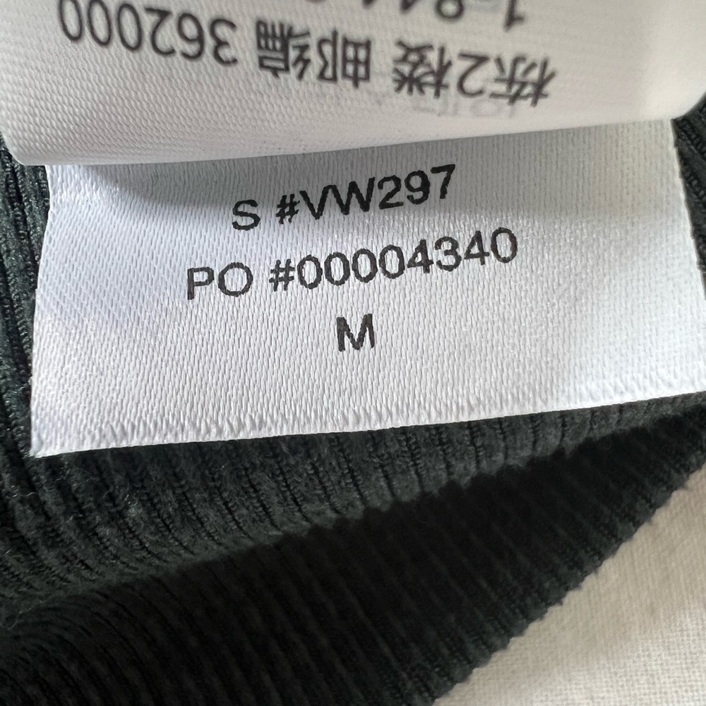 Vuori Halo Half Zip Cropped Hoodie - Picture 10 of 11
